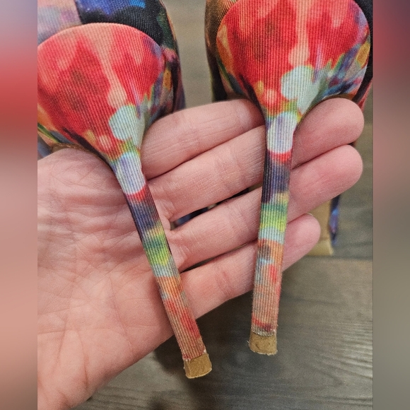 Manolo Blahnik Multicolor Floral Printed Fabric BB 105 Pump-39 1/2 - Picture 13 of 15